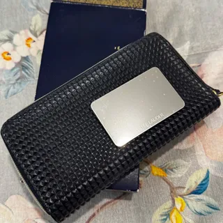 کیف پول و آیینه