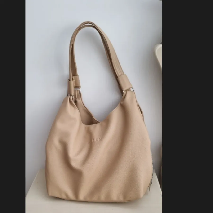 کیف بزرگ کرم