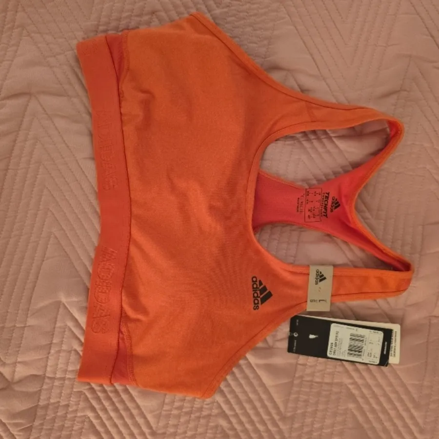 نیمتنه ورزشی آدیداس