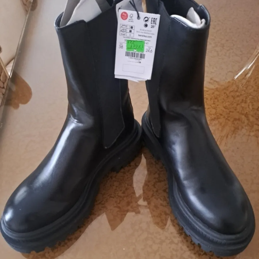 بوت برشکا bershka