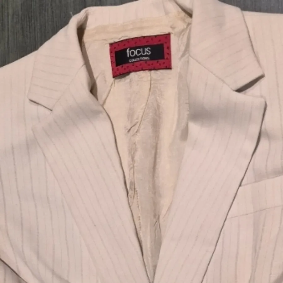 کت مجلسی،خارجی