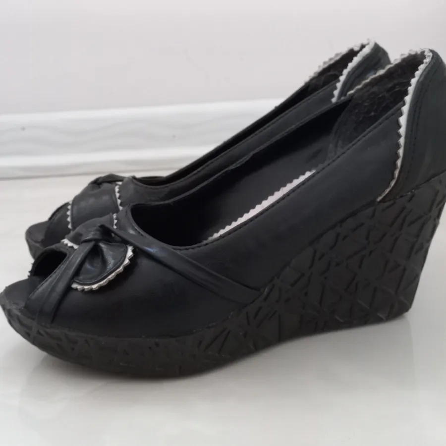 صندل لژ دار زنانه سایز 39