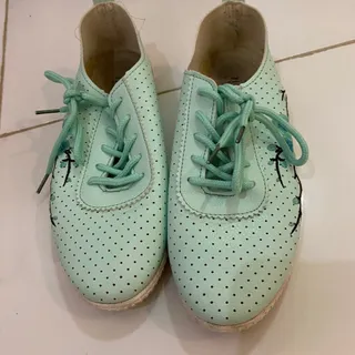 کتونی سبز رنگ