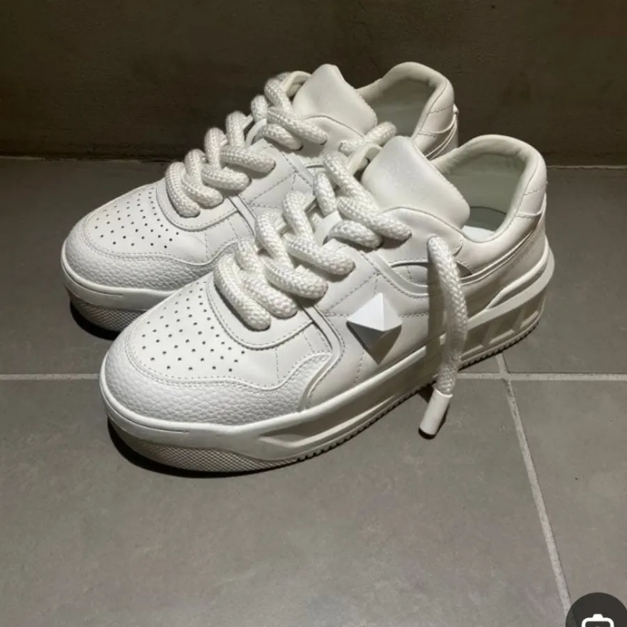 کتونی ولنتینو