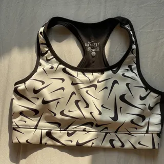 نیم تنه نایکی