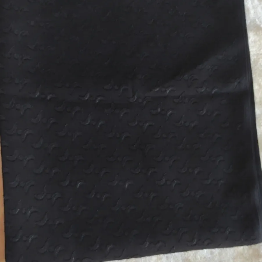 پارچه مشکی طرح دار