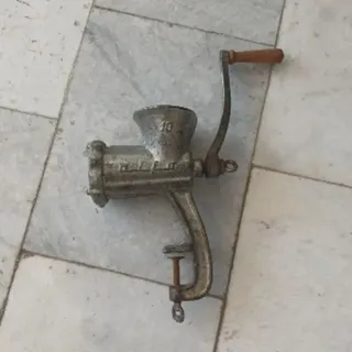 چرخ گوشت صد ساله