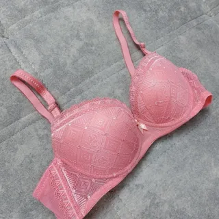 سوتین مارکدار