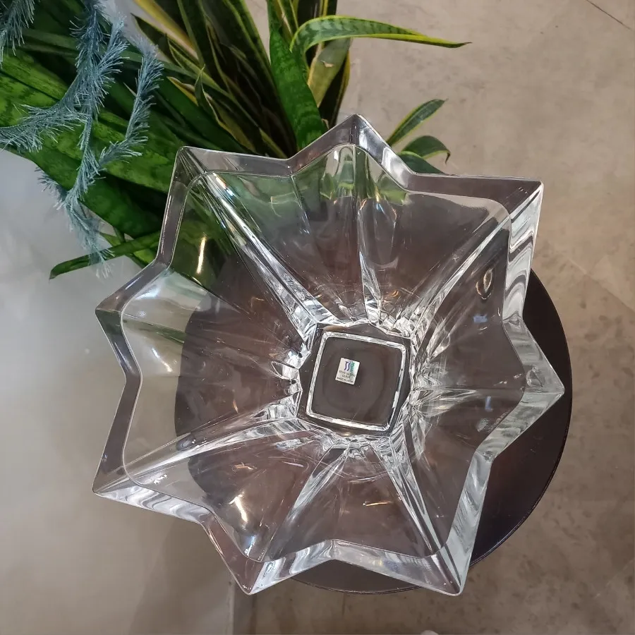 شکلات و آجیل خوری ژاپنی