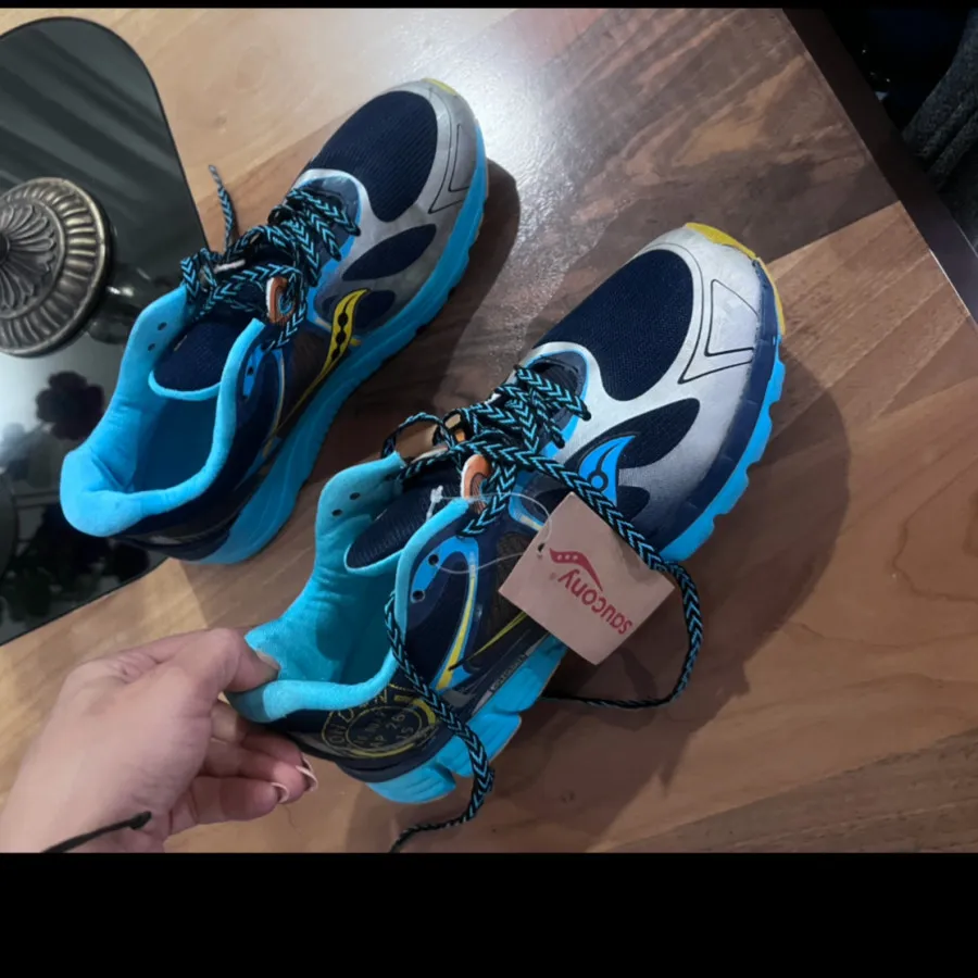 کفش کتونی ساکنی