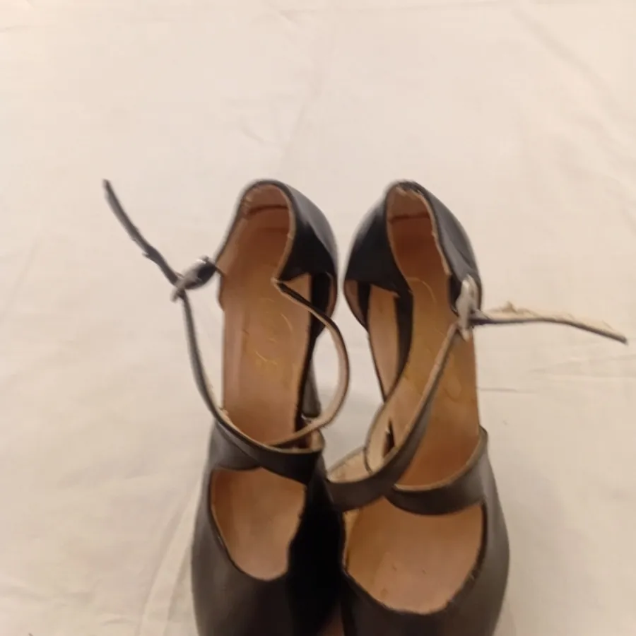 کفش پاشنه بلند ایتالیا یی