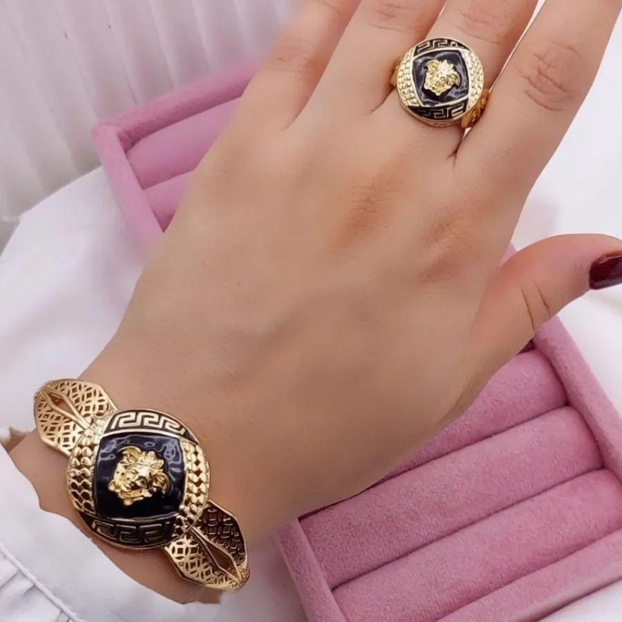 ست دستبند و انگشتر