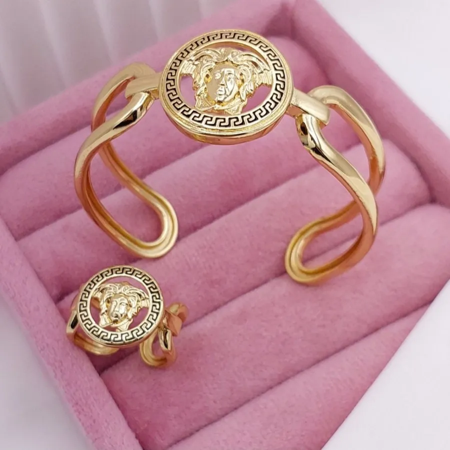 ست دستبند و انگشتر