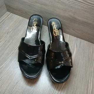 دمپایی روفرشی