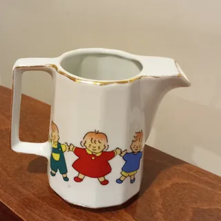 شیر جوش و پارچ کودک