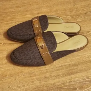 صندل مایکل کورس