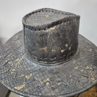 کلاه لبه دار