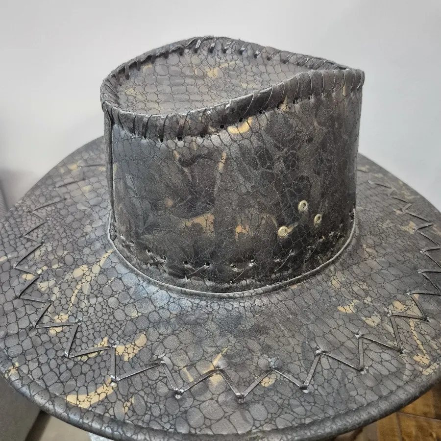 کلاه لبه دار