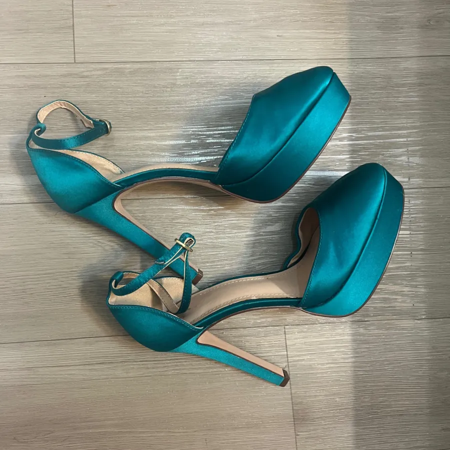 پاشنه بلند اچ اند ام