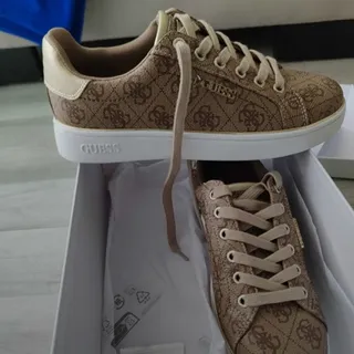 کتونی برند‌ گس