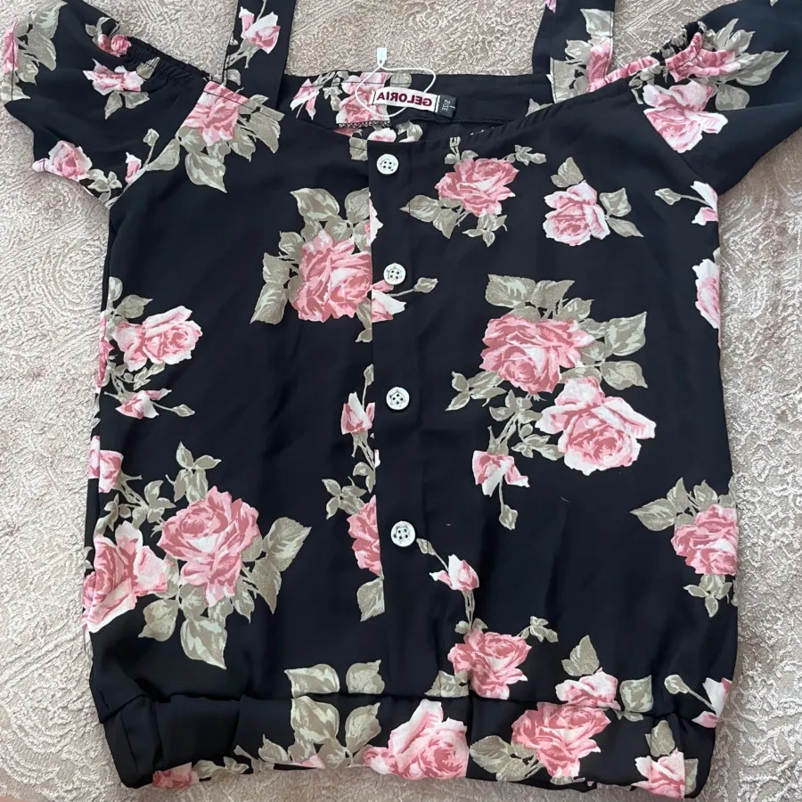 شومیز گلدار یقه قایقی