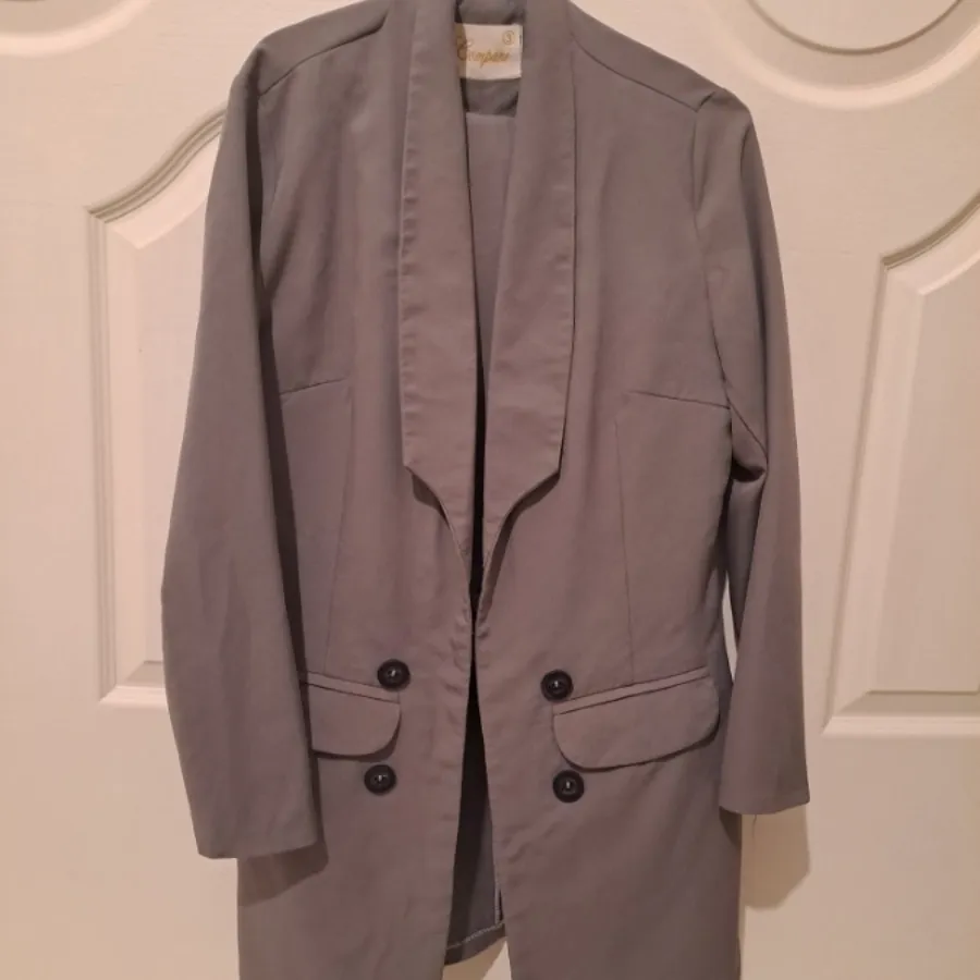 سه تکه کت و شلوار و شال