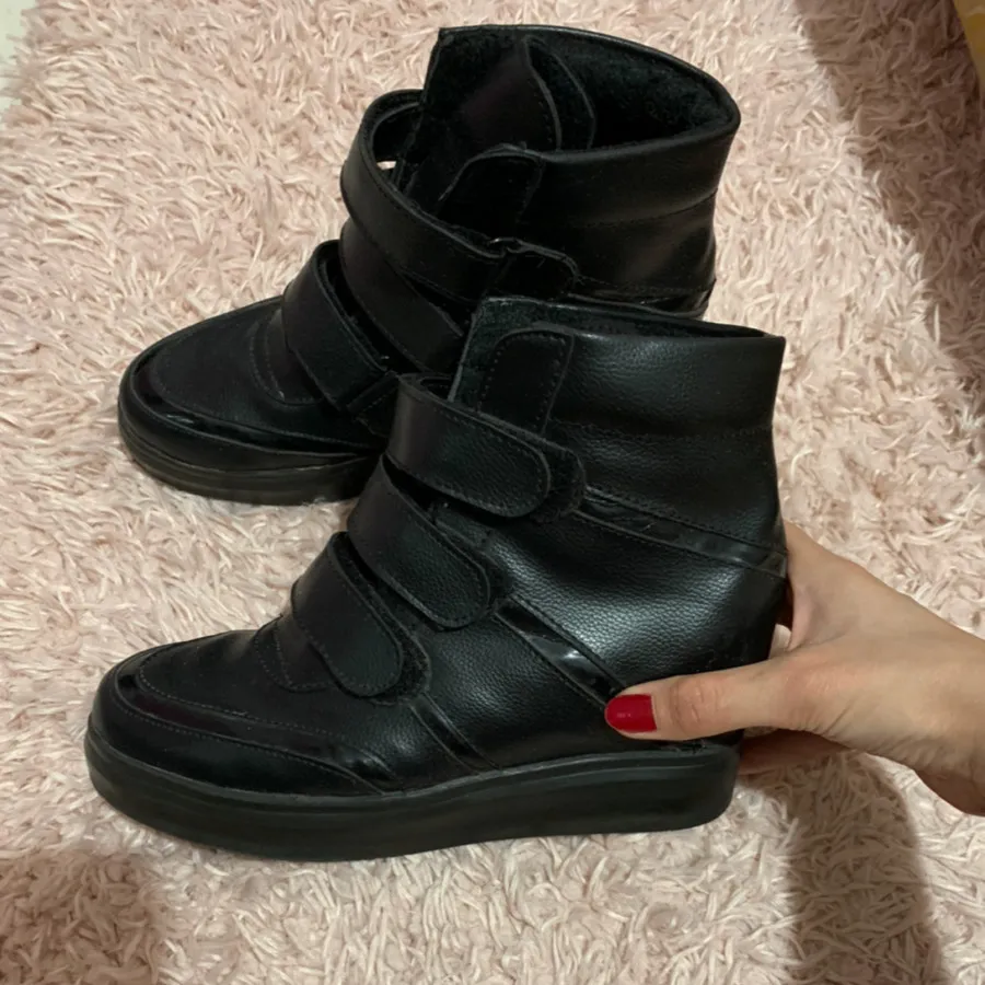 کفش لژدار چسبی