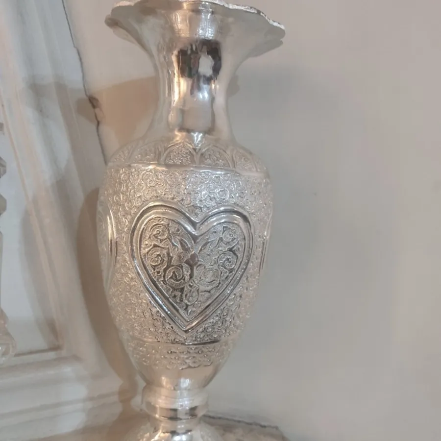 گلدان نقره ای