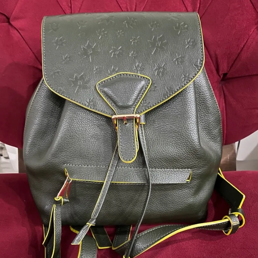 کوله پشتی زنانه نوین چرم