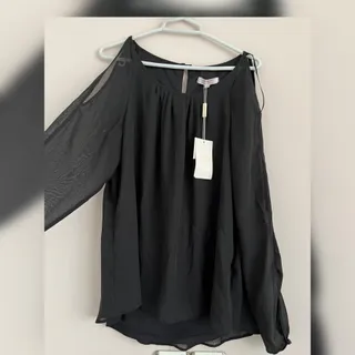 بلوز حریر سرشانه باز