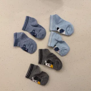 جوراب و دستکش نوزادی