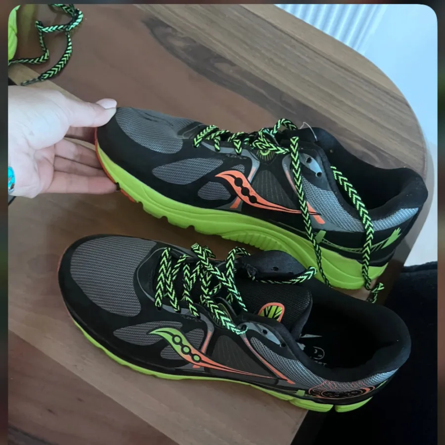 کفش کتونی ساکنی