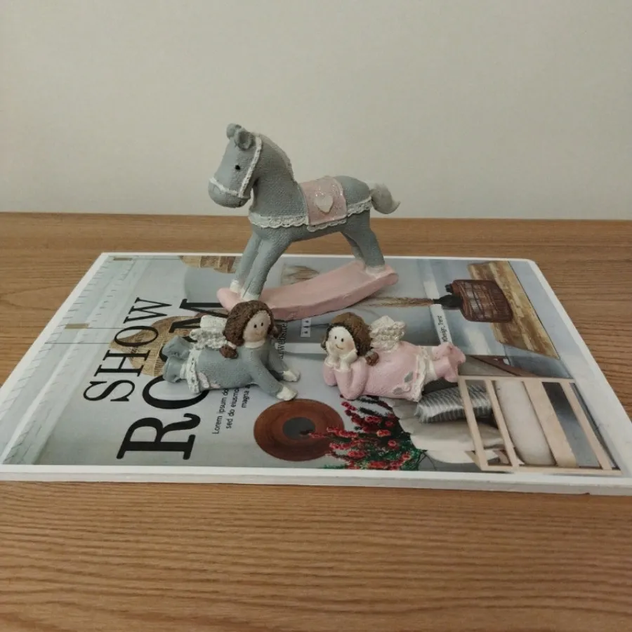 مجسمه اسب و فرشته