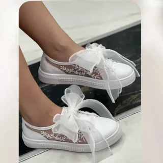 کتونی قرتی سفیدگلدوزی دار