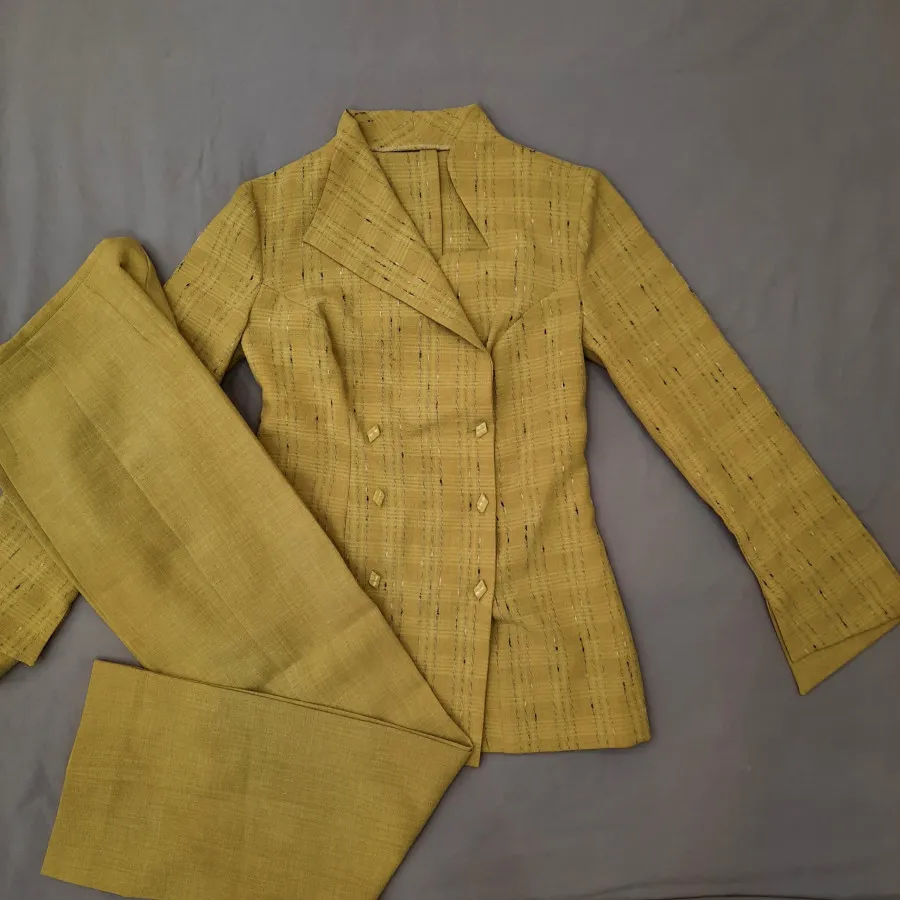 کت شلوار سبز