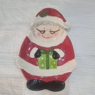 مجسمه ماما نویل