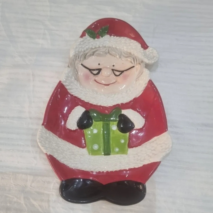 مجسمه ماما نویل