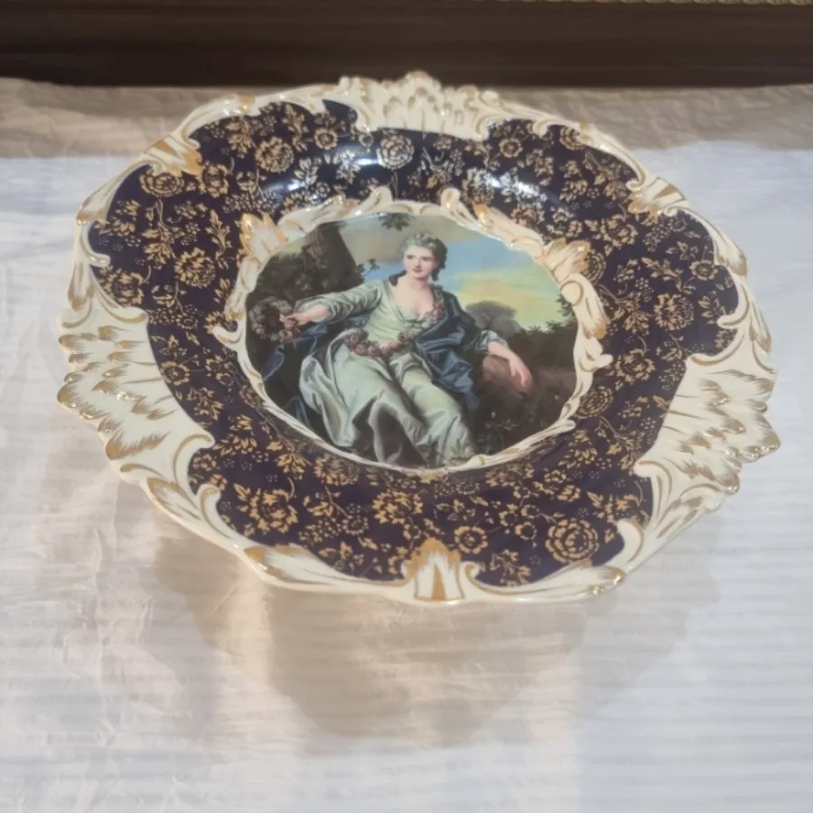 شیرینی خوری انجل