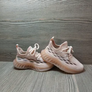 کتونی بچگانه