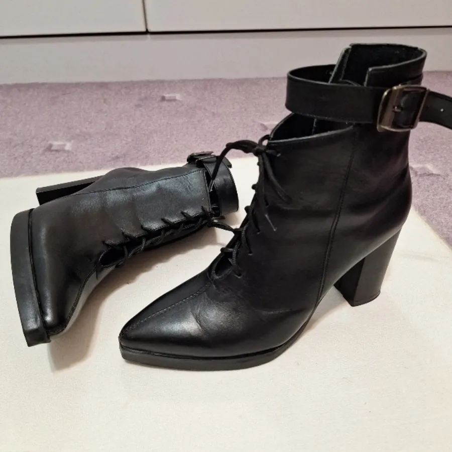 نیم بوت تمام چرم