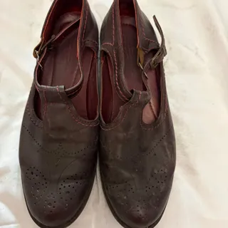 کفش چرم زرشکی