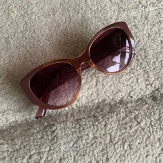 عینک آفتابی گربه ای