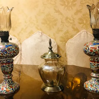 شمعدان و شکلات خوری