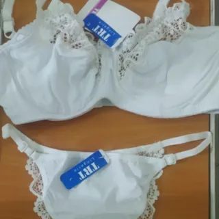 ست شورت و سوتین سفید