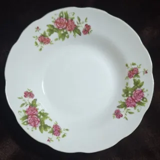 بشقاب گل سرخ