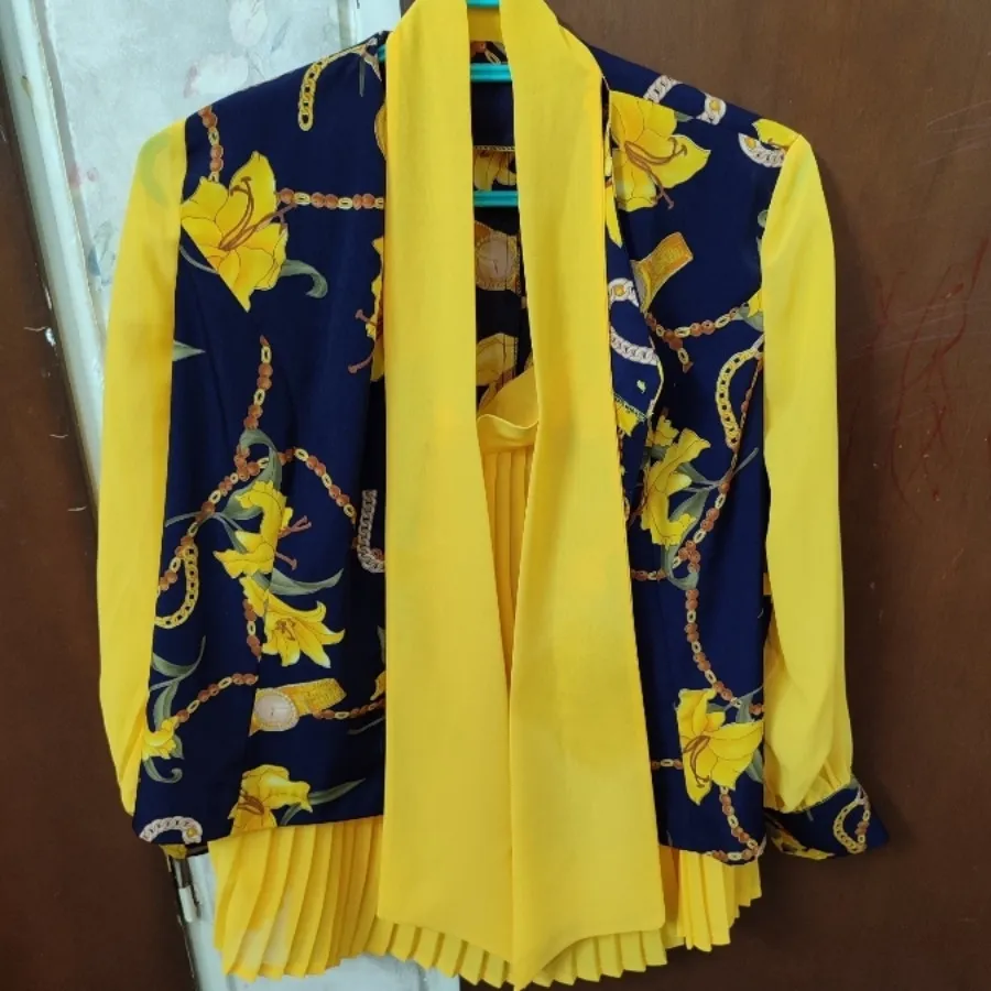 بلوز و دامن