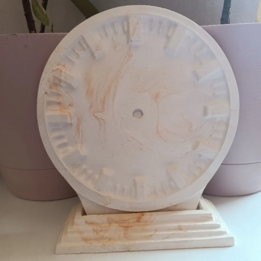 بیس ساعت رومیزی