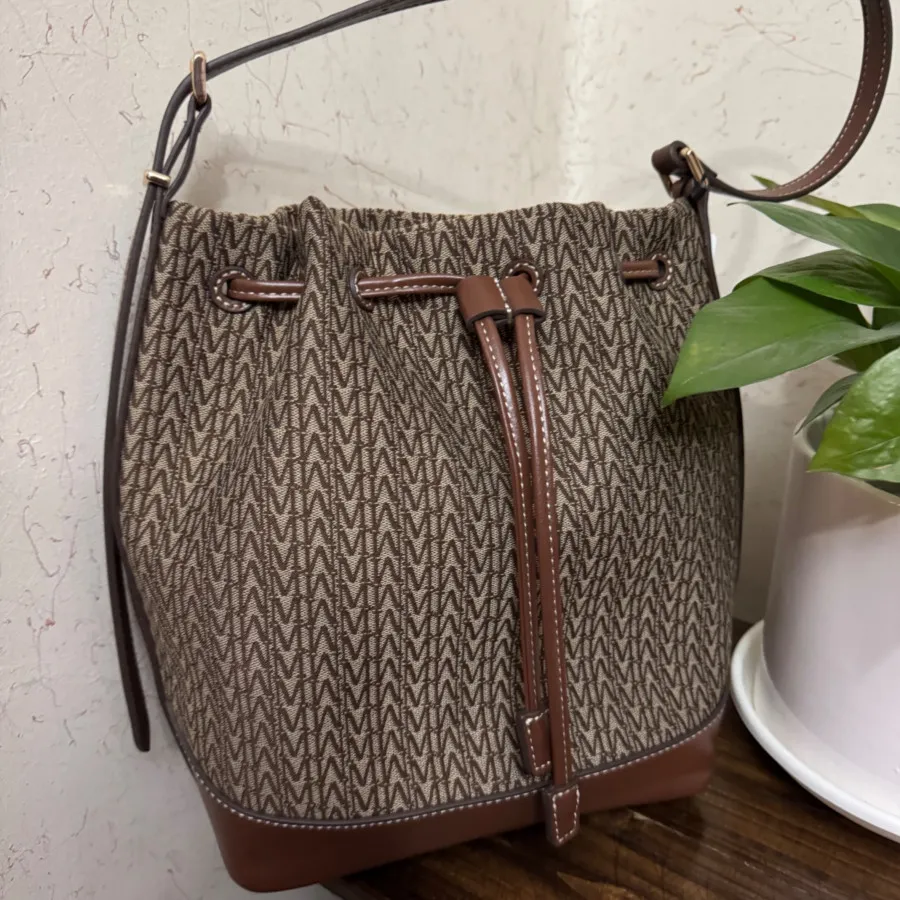 کیف برند منگو