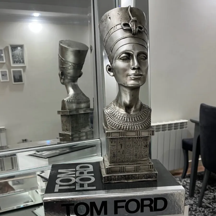 مجسمه سردیس نفرتیتی