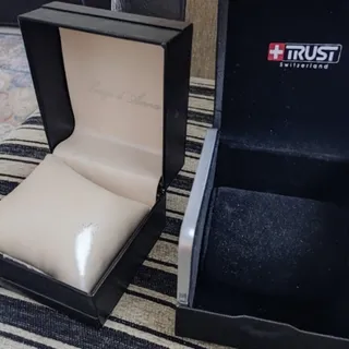 دو جعبه ساعت